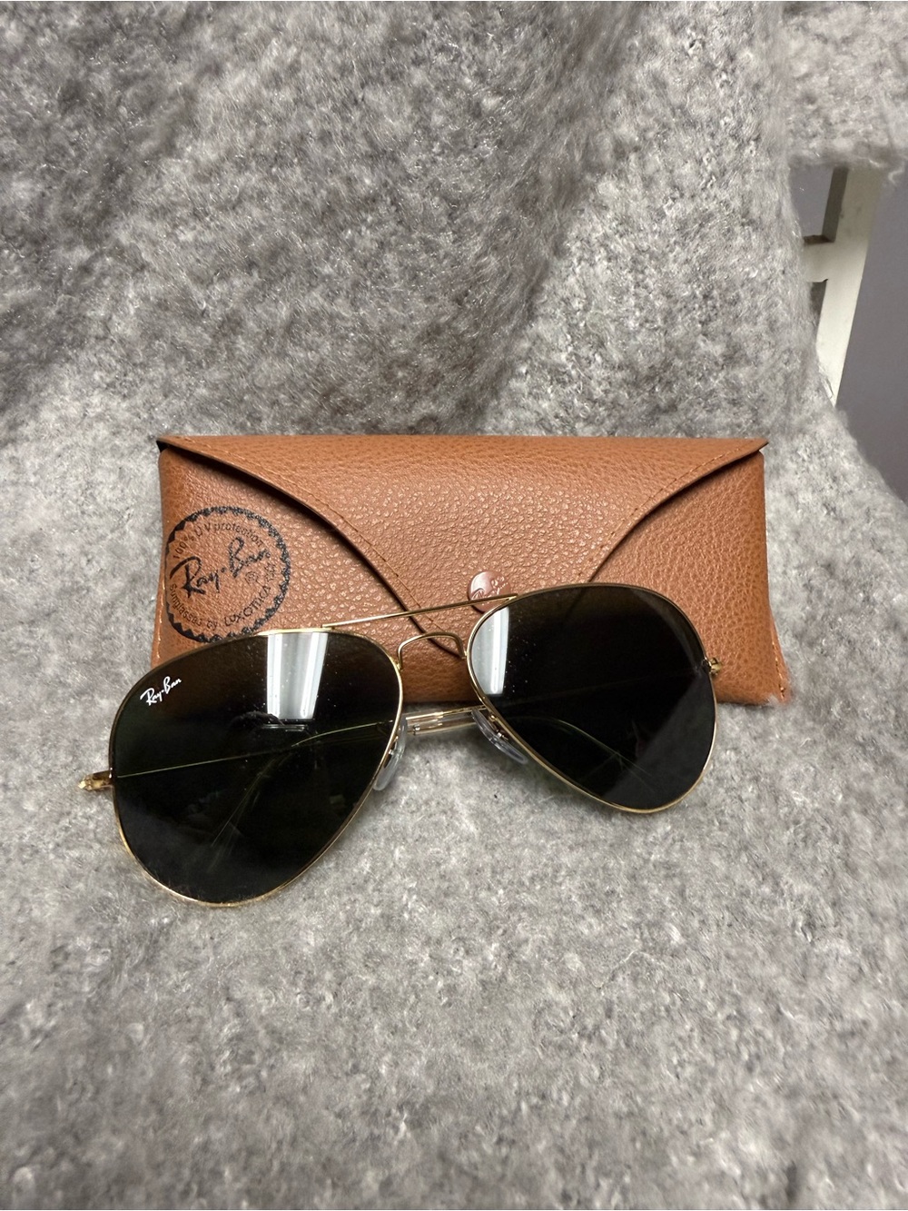 Ray-Ban Men's Aviator Sunglasses Gold Frame with Black Lenses